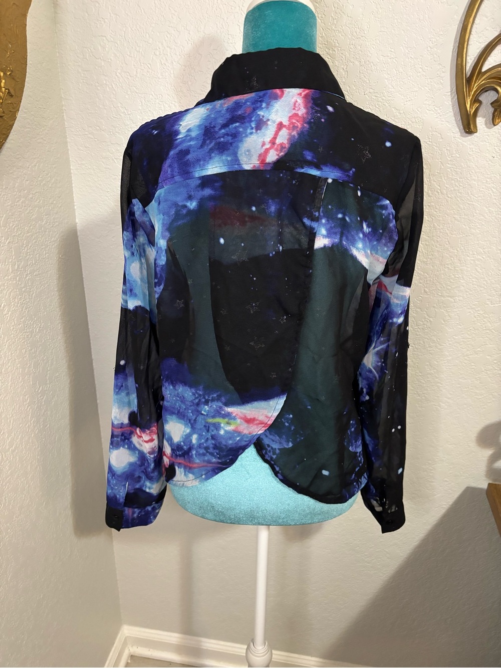 Truth NYC Whimsical Galaxy Tulip Hem Blouse M - Picture 5 of 9